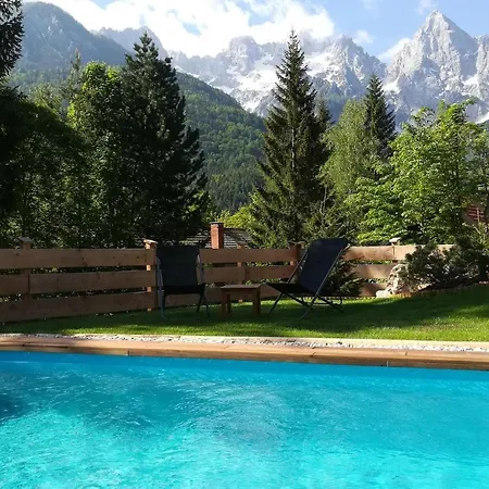 Casa vacanze Stunning In W/ Outdoor Swimming Pool, Jacuzzi And 3 Bedrooms Gozd Martuljek