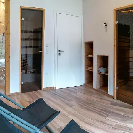 Stunning In W/ Outdoor Swimming Pool, Jacuzzi And 3 Bedrooms