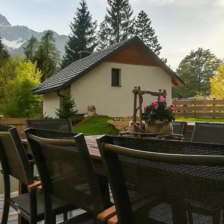 Stunning In W/ Outdoor Swimming Pool, Jacuzzi And 3 Bedrooms