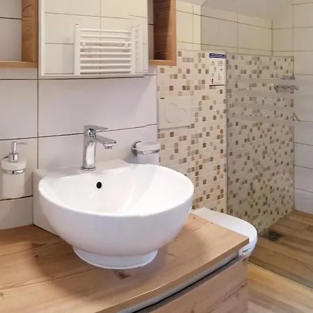 Stunning In W/ Outdoor Swimming Pool, Jacuzzi And 3 Bedrooms Сasa de vacaciones Gozd Martuljek